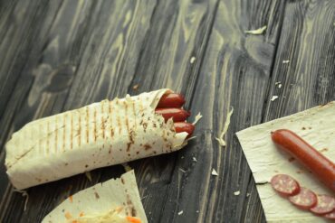 Μπουρίτο με κασκαβάλ και λουκάνικο Πίνδου