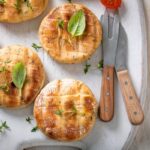 Τυροπιτάκια με κασκαβάλ και θυμάρι