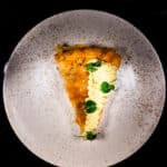 Σείριος 3. Πίτα με χωριάτικο φύλλο αρνάκι Μπούτσικο σπανάκι Μέτσοβονε και αρωματική κρέμα