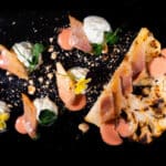 Σείριος 6. Καπνιστή πέστροφα με κουνουπίδι σχάρας κρέμα ούζο και σάλτσα φράουλας