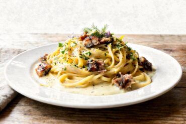 Linguine με καπνιστό χέλι & κρέμα λεμονιού