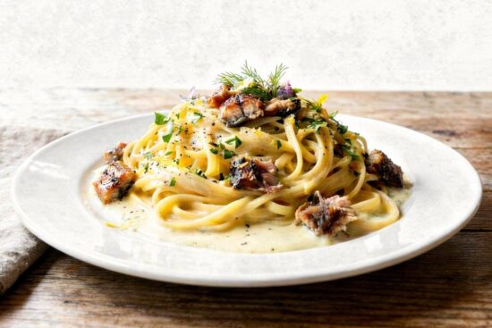 Linguine με καπνιστό χέλι & κρέμα λεμονιού
