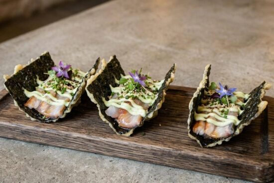 Nori tacos με ωμό χέλι & wasabi mayo